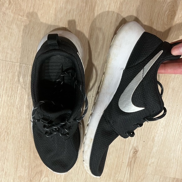 Nike Shoes - Nike Roshe shoes womens size 8